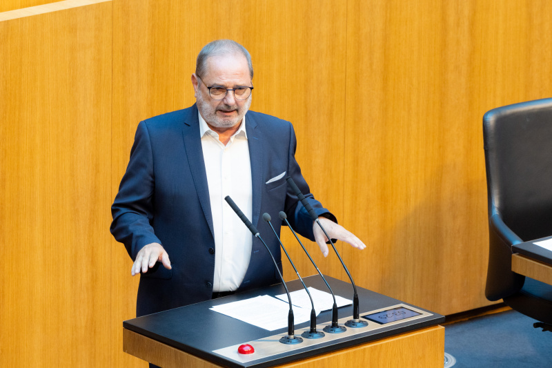 Am Redner:innenpult Nationalratsabgeordneter Dietmar Keck (SPÖ)