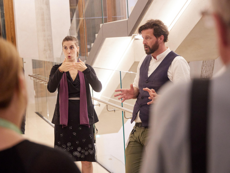 Erste Führung mit Gebärdendolmetschung - Hauptstiege 2