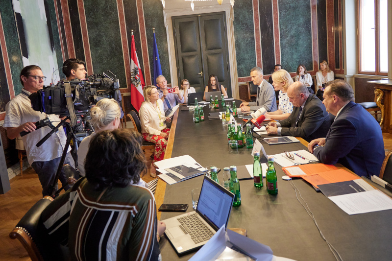 Präsentation einer Sonderauswertung der Antisemitismusstudie 2022 durch Nationalratspräsident Wolfgang Sobotka