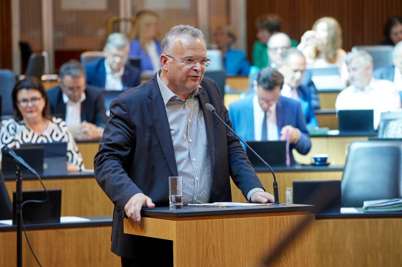 Frage von Nationalratsabgeordneter Gerald Hauser (FPÖ)