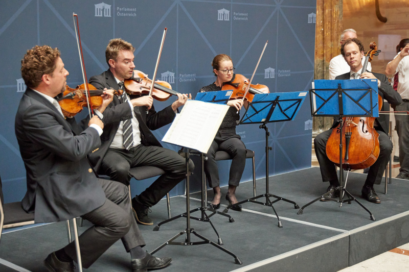 Oberösterreichische Landeshymne Bundeshymne. Streichquartett des Bruckner Orchesters Linz