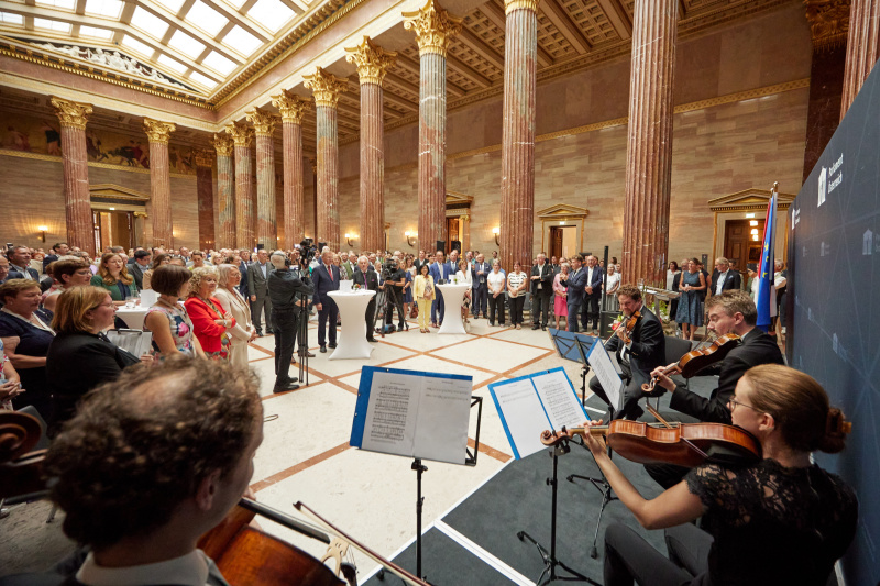 Oberösterreichische Landeshymne Bundeshymne. Streichquartett des Bruckner Orchesters Linz