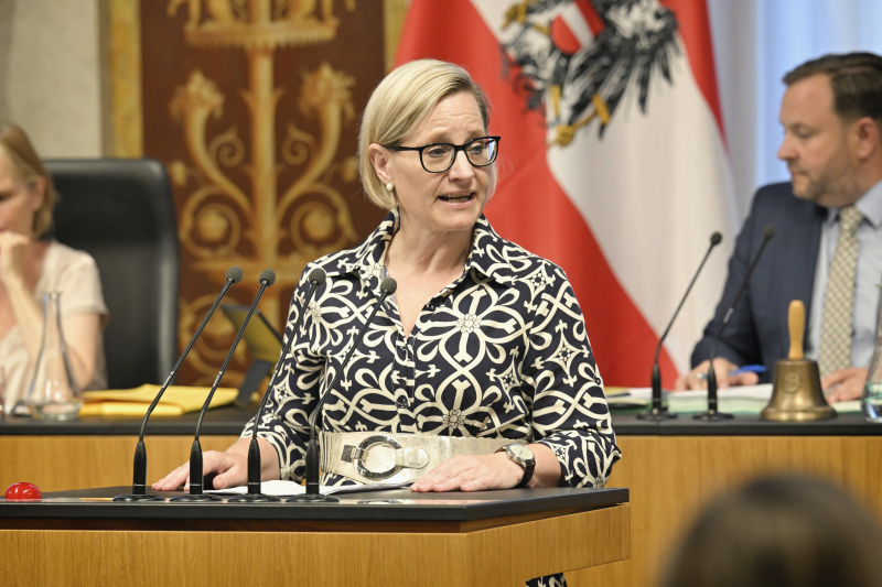 Am Redner:innenpult: Bundesrätin Sandra Gerdenitsch (SPÖ)