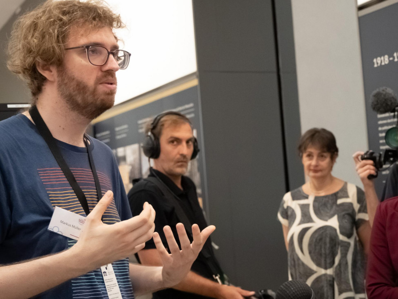 Von links: Sensiblisierungsguide zum Thema \x22Menschen mit psychischen Problemen und Autismus\x22, Bundesratsvizepräsidentin Andrea Eder-Gitschthaler (ÖVP), Bundesratspräsident Franz Ebner (ÖVP), Bundesratsvizepräsident Dominik Reisinger (SPÖ)