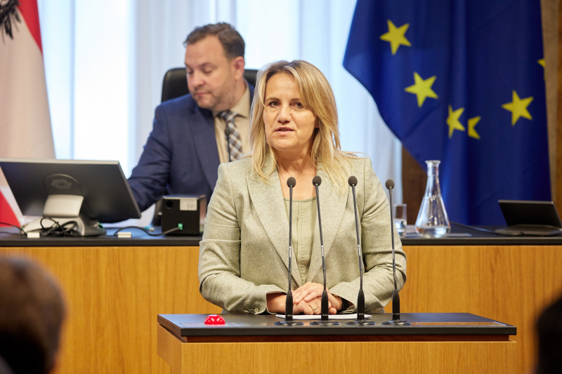Am Redner:innenpult Bundesrätin Johanna Miesenberger (ÖVP)