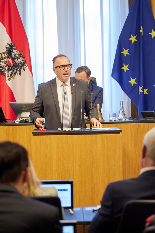 Am Redner:innenpult Bundesrat Günter Pröller (FPÖ)