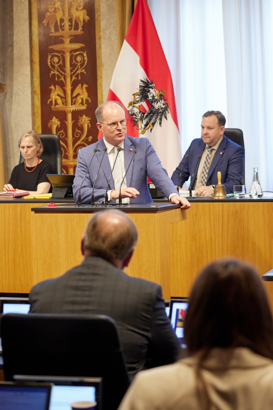 Am Redner:innenpult Bundesrat Bernhard Ruf (ÖVP)