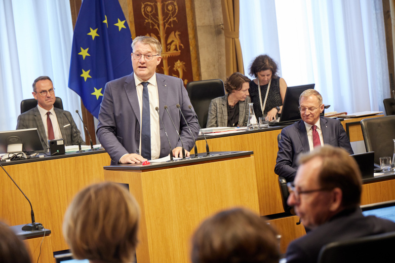 Am Redner:innenpult Bundesrat Markus Steinmaurer (FPÖ)