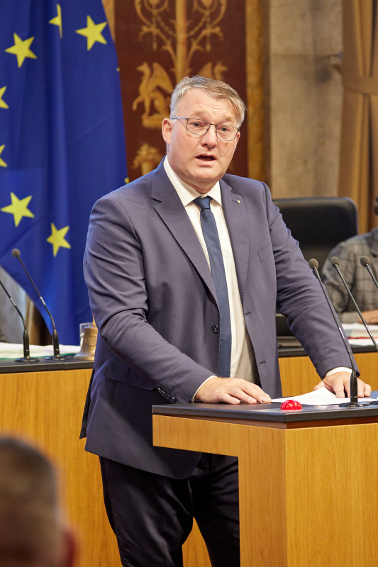 Am Redner:innenpult Bundesrat Markus Steinmaurer (FPÖ)