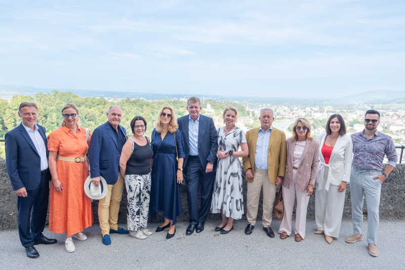 Von links: Präsident des Sabor der Republik Kroatien Gordan Jandroković mit Gattin,  Nationalratspräsident Wolfgang Sobotka (ÖVP) mit Gattin, Präsident des Nationalrates der Republik Slowakei Peter Žiga mit Gattin, Präsidentin der Nationalversammlung der Republik Slowenien Urška Klakočar Zupančič, Vorsitzender des außen- und europapolitischen Ausschusses Giulio Tremonti mit Gattin,  Vorsitzende des Abgeordnetenhauses des tschechischen Parlaments Markéta Pekarová Adamová mit Gatten