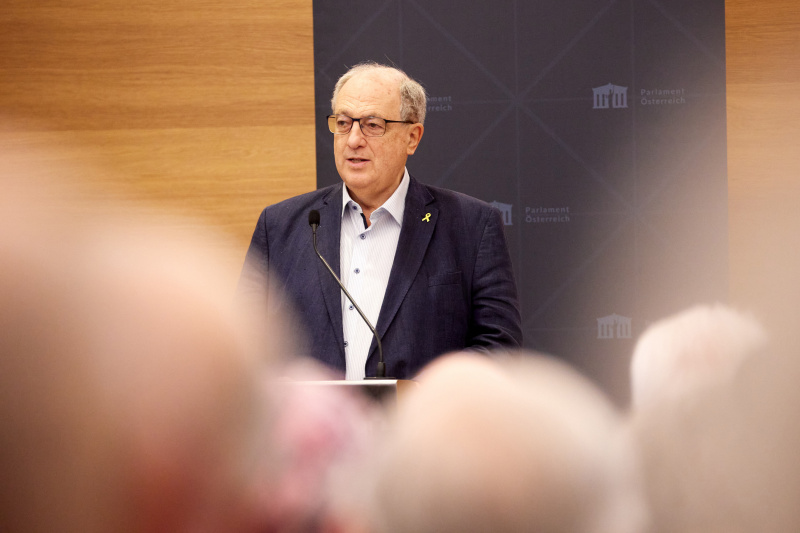 Widmung für Alexander Friedmann. Präsident des European Jewish Congress, CEO der Judaica Forschung gemeinnützige GmbH Ariel Muzicant