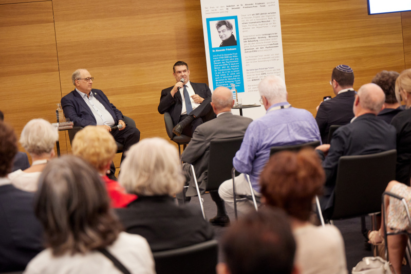 Gespräch. Von links: Präsident des European Jewish Congress, CEO der Judaica Forschung gemeinnützige GmbH Ariel Muzicant, Präsident der Israelitischen Kultusgemeinde Wien Oskar Deutsch