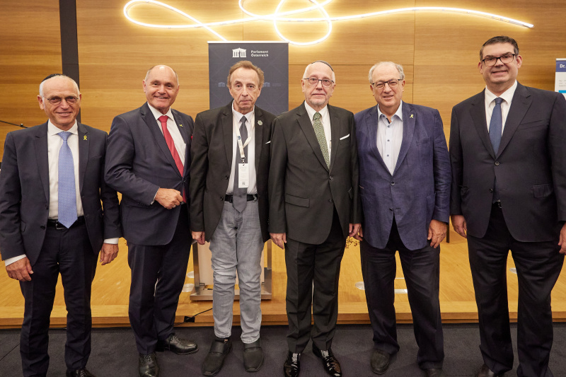 Von links: Shmuel Barzilai, Nationalratspräsident Wolfgang Sobotka (ÖVP), Professor am Institut für Judaistik der Universität Wien Klaus Samuel Davidowicz, Generalsekretär des Bundesverbandes der Israelitischen Kultusgemeinden in Österreich i.R. Raimund Fastenbauer, Präsident des European Jewish Congress, CEO der Judaica Forschung gemeinnützige GmbH Ariel Muzicant, Präsident der Israelitischen Kultusgemeinde Wien Oskar Deutsch
