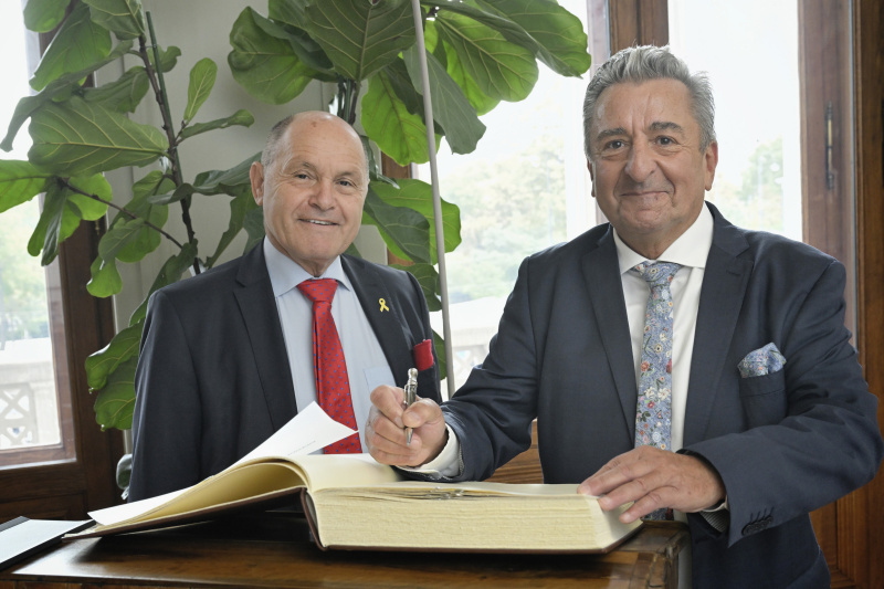 Gästebuch. Von links: Nationalratspräsident Wolfgang Sobotka (ÖVP), Präsident des Landtags Sachsen-Anhalt Gunnar Schellenberger