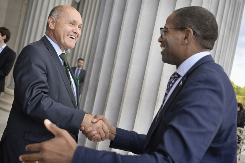 Einholung. Von links: Nationalratspräsident Wolfgang Sobotka (ÖVP), Präsident des kanadischen Parlaments Greg Fergus