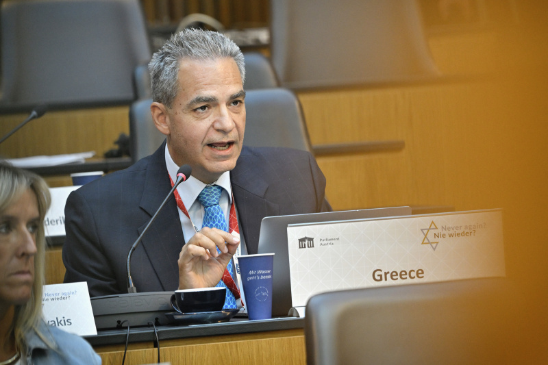 Participants' contributions to the discussion. Member of the Parliament Evangelos Syyrigos