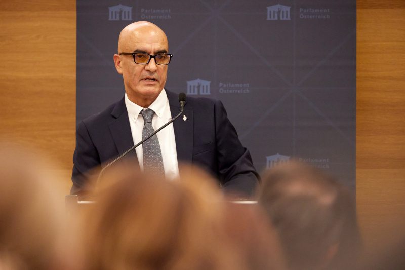 Grußworte. Sprecher der Ärzte für Menschenrechte im Iran und des Iranischen Forums Siroos Mirzaei