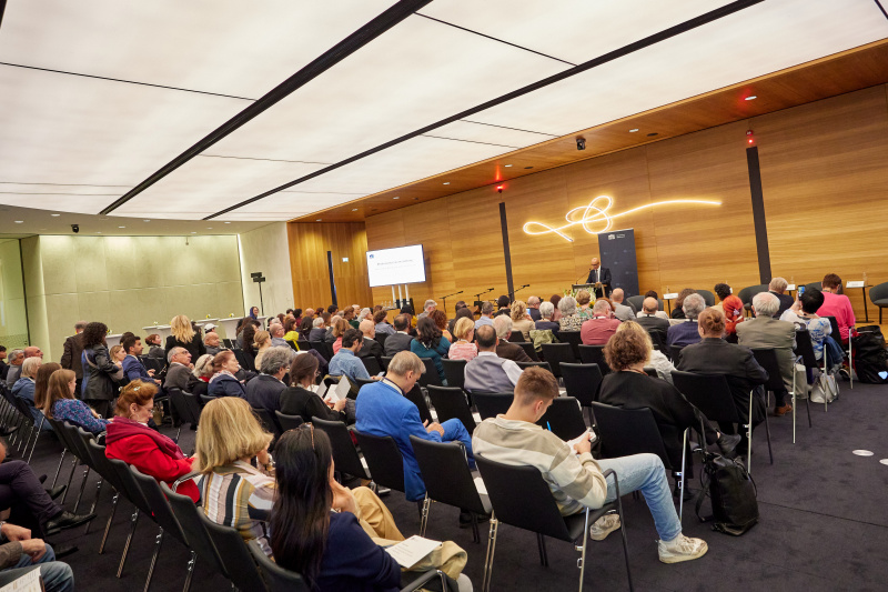 Grußworte. Sprecher der Ärzte für Menschenrechte im Iran und des Iranischen Forums Siroos Mirzaei