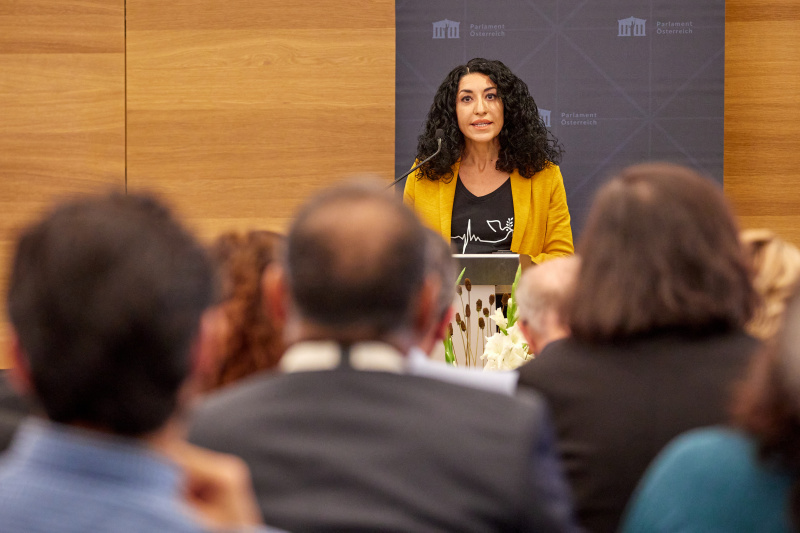 Keynote I Menschenrechte: Schwerpunkt Iran. Geschäftsführerin Amnesty International Österreich Shoura Hashemi