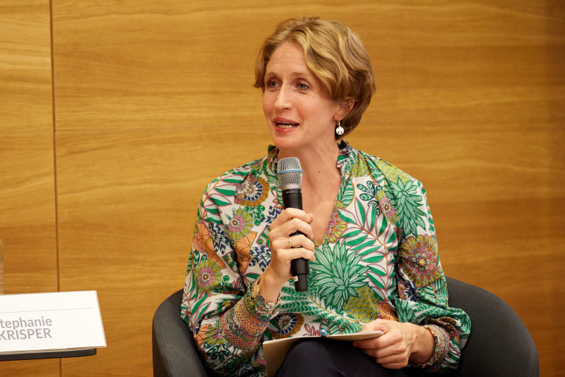 Moderiertes Gespräch mit den Menschenrechtssprecher:innen der Parlamentsklubs. Nationalratsabgeordnete Stefanie Krisper (NEOS)