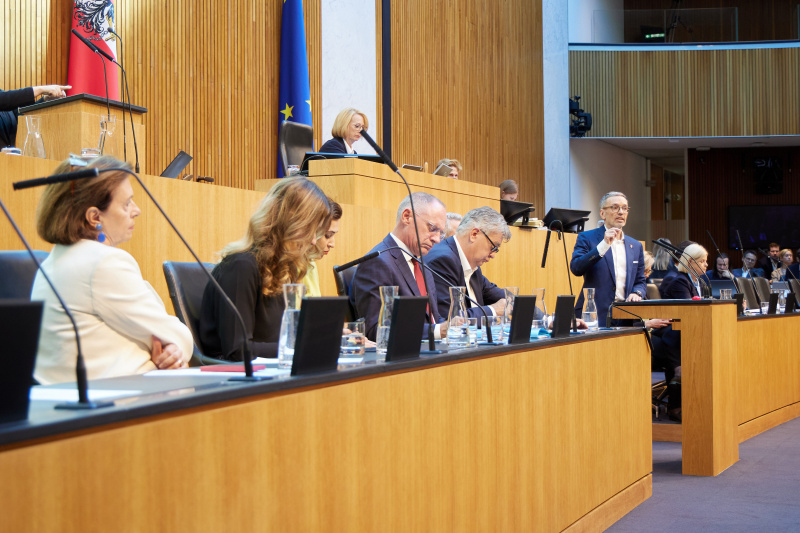 Am Redner:innenpult Klubobmann Herbert Kickl (FPÖ)