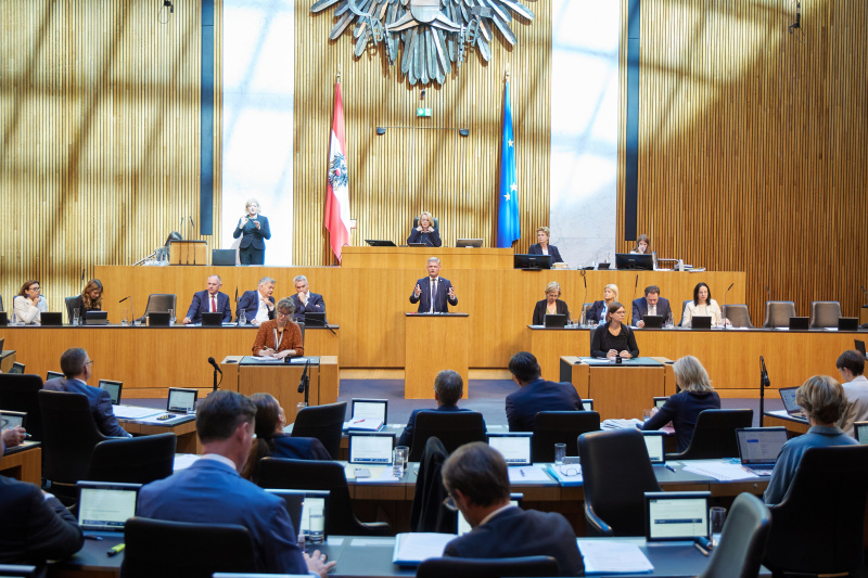 Am Redner:innenpult Nationalratsabgeordneter Andreas Hanger (ÖVP)