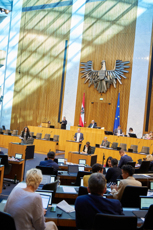 Am Redner:innenpult Nationalratsabgeordneter Gabriel Obernosterer (ÖVP)