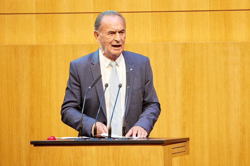 Am Redner:innenpult Nationalratsabgeordneter Gabriel Obernosterer (ÖVP)