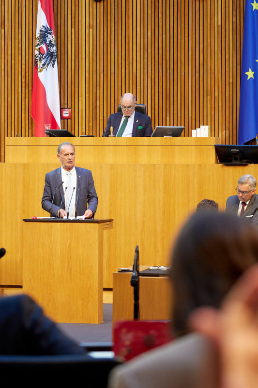 Am Redner:innenpult Nationalratsabgeordneter Gabriel Obernosterer (ÖVP)