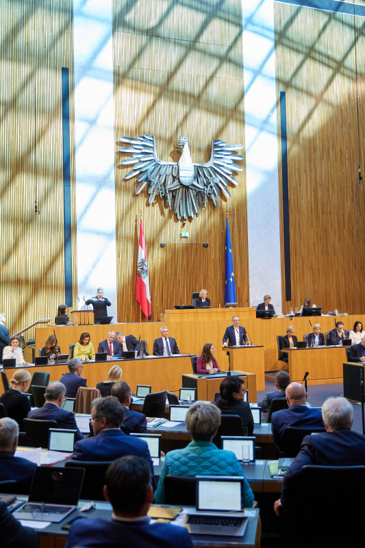 Am Redner:innenpult Klubobmann Herbert Kickl (FPÖ)