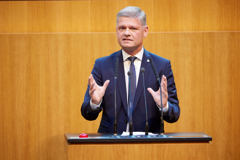 Am Redner:innenpult Nationalratsabgeordneter Andreas Hanger (ÖVP)