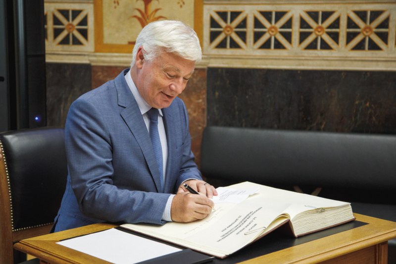 Gästebucheintrag. Präsident der Abgeordnetenkammer des Großherzogtums Luxemburg Claude Wiseler