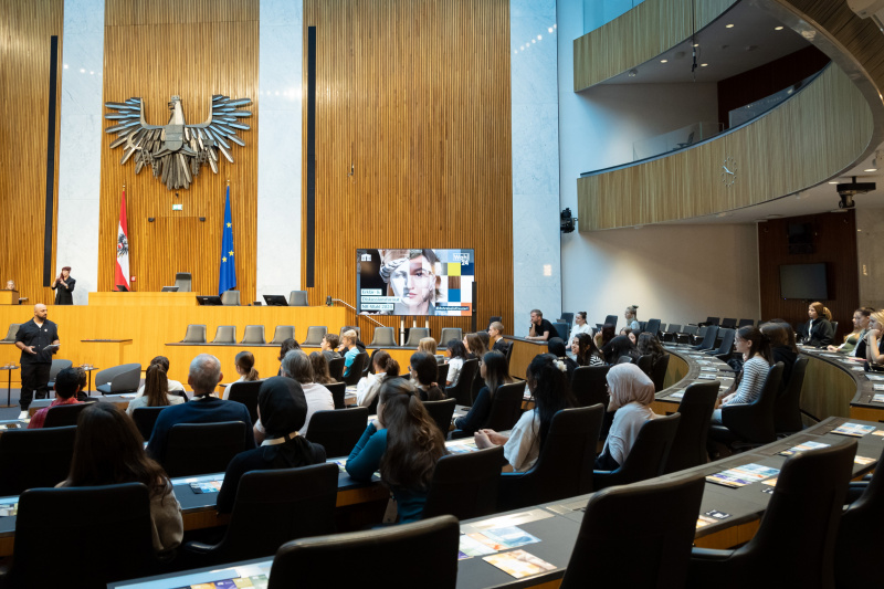 Moderator Ali Mahlodji, Blick in den Saal