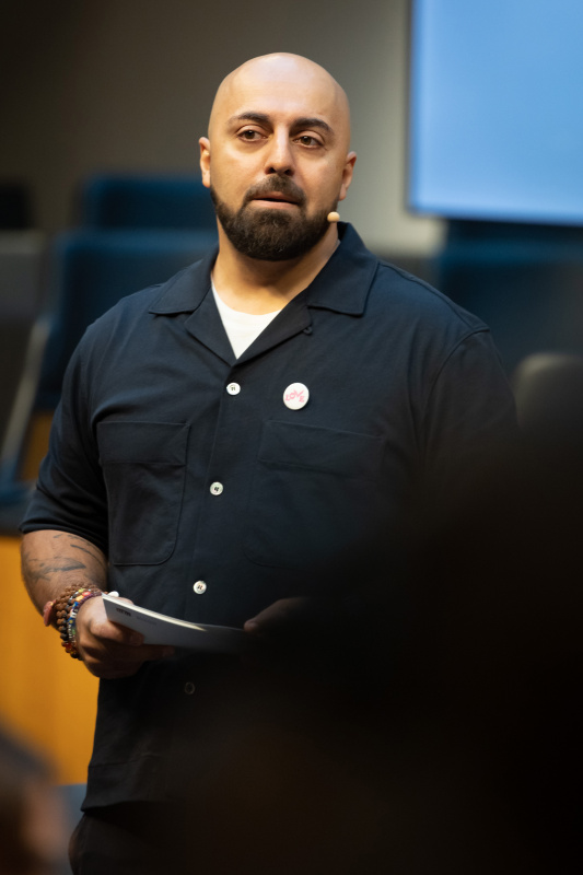 Moderator Ali Mahlodji