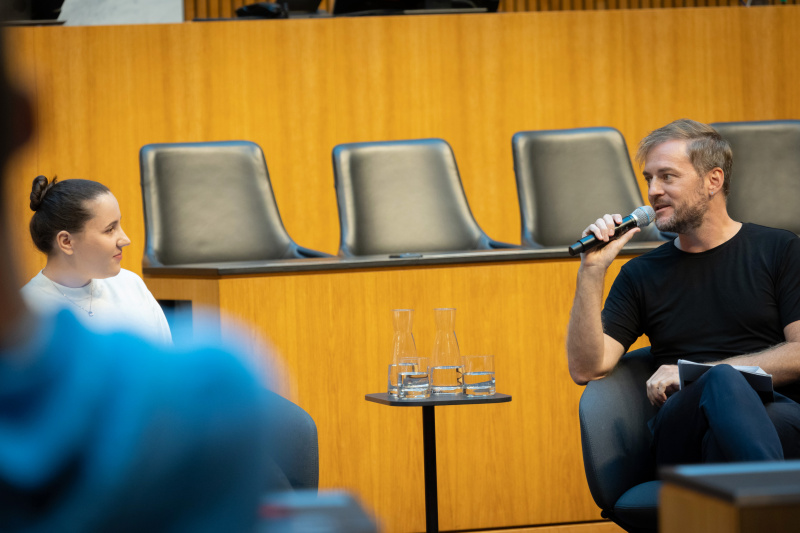 Expert:innengespräch: Julia Heiss, Parlamentsmitarbeiterin, Christoph Clar, Parlamentsmitarbeiter