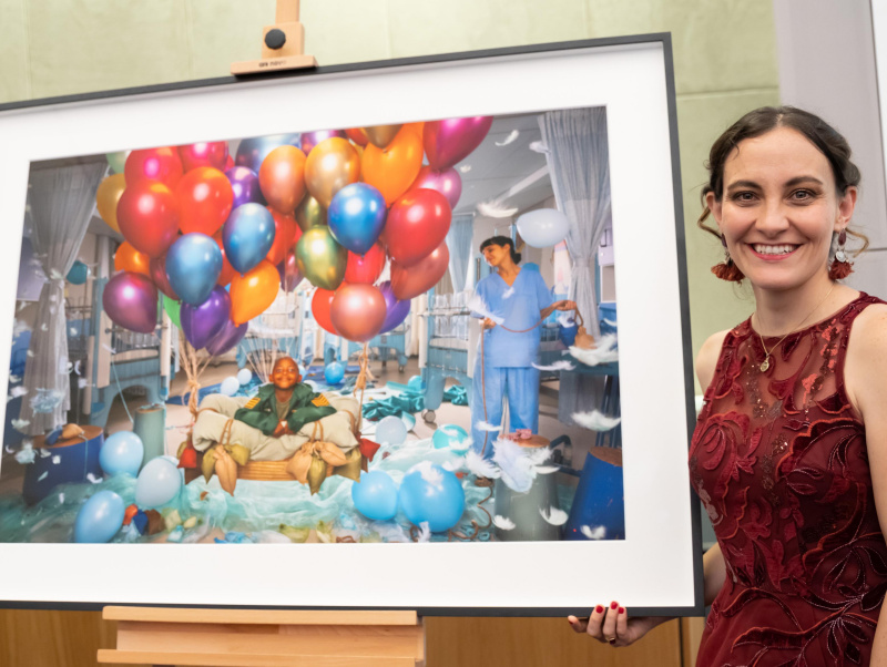 Preisträgerin Elisa Iannacone mit Gewinnerbild