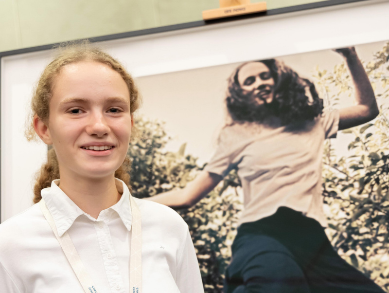 Preisträgerin Daria Heß mit Gewinnerbild