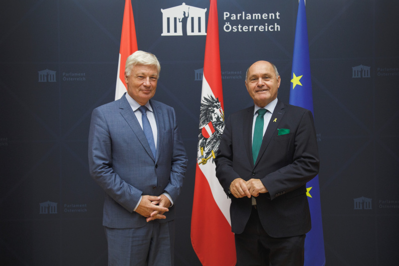 Fahnenfoto Von links: Präsident der Abgeordnetenkammer des Großherzogtums Luxemburg S.E. Claude Wiseler, Nationalratspräsident Wolfgang Sobotka (ÖVP).