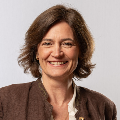 Portraitfoto von Mag. Elisabeth Dieringer-Granza