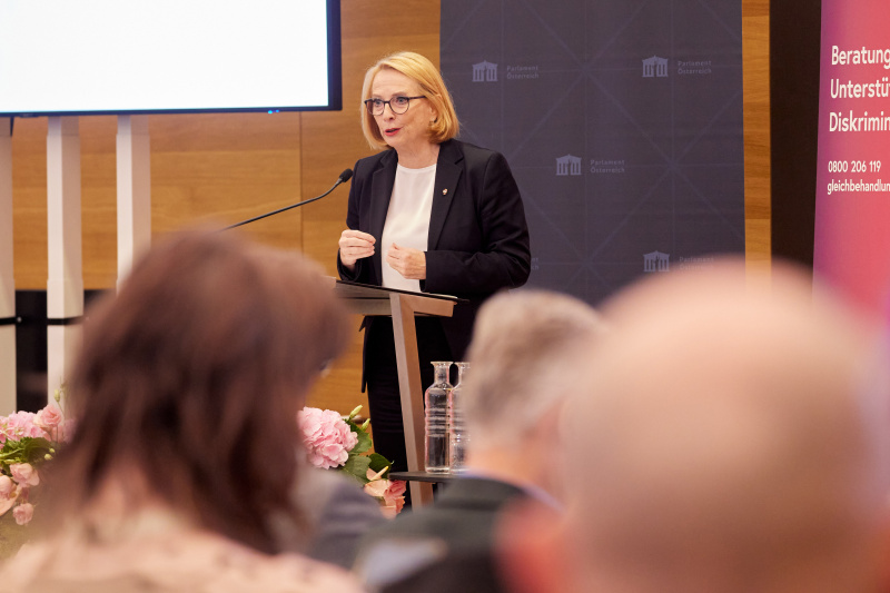 Eröffnungsworte. Zweite Nationalratspräsidentin Doris Bures (SPÖ)