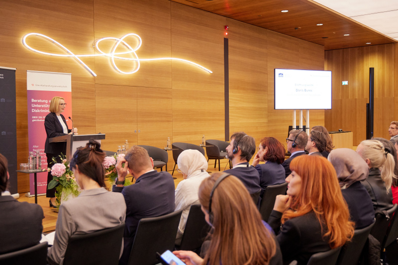 Eröffnungsworte. Zweite Nationalratspräsidentin Doris Bures (SPÖ)