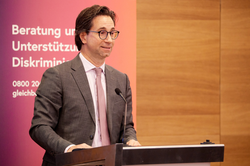 Block I: Die EU-Standards - Neue Impulse für wirksame Gleichbehandlungsstellen. Keynote I: Effektiver Zugang zum Recht – Wie können die Standards die Zusammenarbeit zwischen Gleichbehandlungsstellen und der Europäischen Grundrechtsagentur stärken? Leiter für institutionelle Zusammenarbeit und Netzwerke, Agentur der Europäischen Union für Grundrechte Andreas Accardo