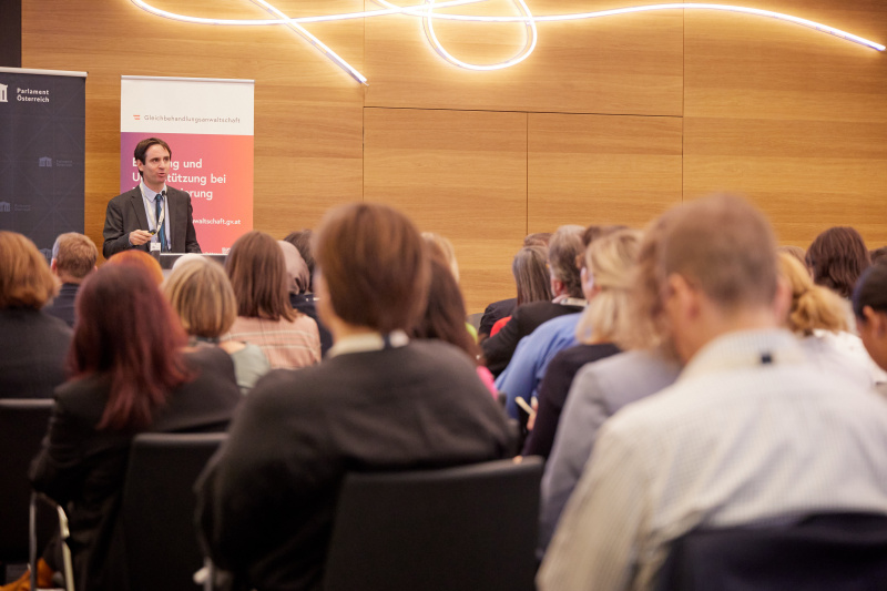 "Block I: Die EU-Standards - Neue Impulse für wirksame Gleichbehandlungsstellen. Keynote II: Wirksame Gleichbehandlungsstellen als Garanten der Werte Europas – Welche Anforderungen müssen Mitgliedstaaten erfüllen? Co-Direktor Equinet Tamás Kádár."