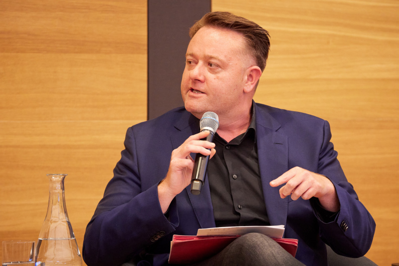 Block IV: Politische Visionen – Abschluss. Panel: Auf zur nächsten Regierungsperiode – Was sind mutige politische Zielsetzungen für Gleichbehandlungsstellen? Bereichssprecher Gleichbehandlung, Diversität & LQBTIQ Mitglied der LGBTIQ-Intergroup im Parlament, Abgeordneter zum Nationalrat Mario Lindner (SPÖ)