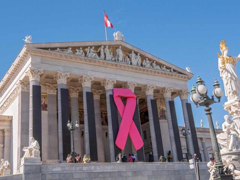 Pink Ribbon am Parlamentsgebäude