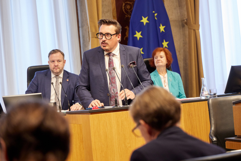 Am Redner:innenpult Vorsitzender der Bundesratsfraktion Christoph Steiner (FPÖ)