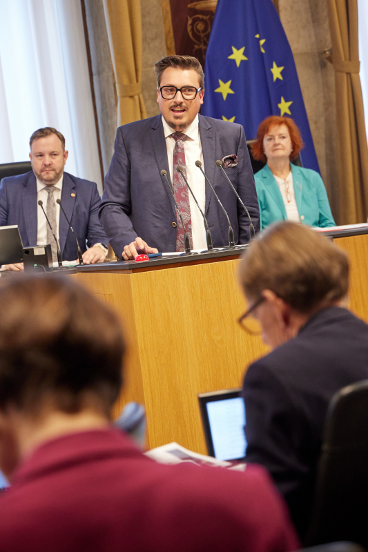 Am Redner:innenpult Vorsitzender der Bundesratsfraktion Christoph Steiner (FPÖ)