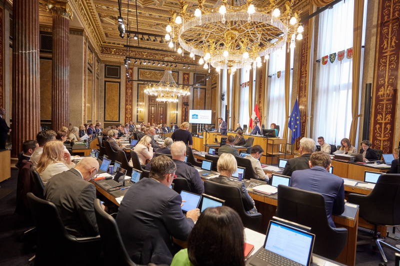 Blick ins Plenum. Am Redner:innenpult Vorsitzender der Bundesratsfraktion Christoph Steiner (FPÖ)
