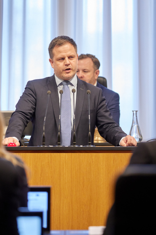 Am Redner:innenpult Bundesrat Philipp Kohl (ÖVP)