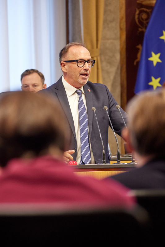 Am Redner:innenpult Bundesrat Günter Pröller (FPÖ)